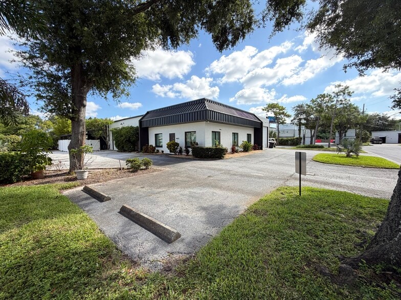 1401 22nd St N, Saint Petersburg, FL for lease - Building Photo - Image 2 of 29