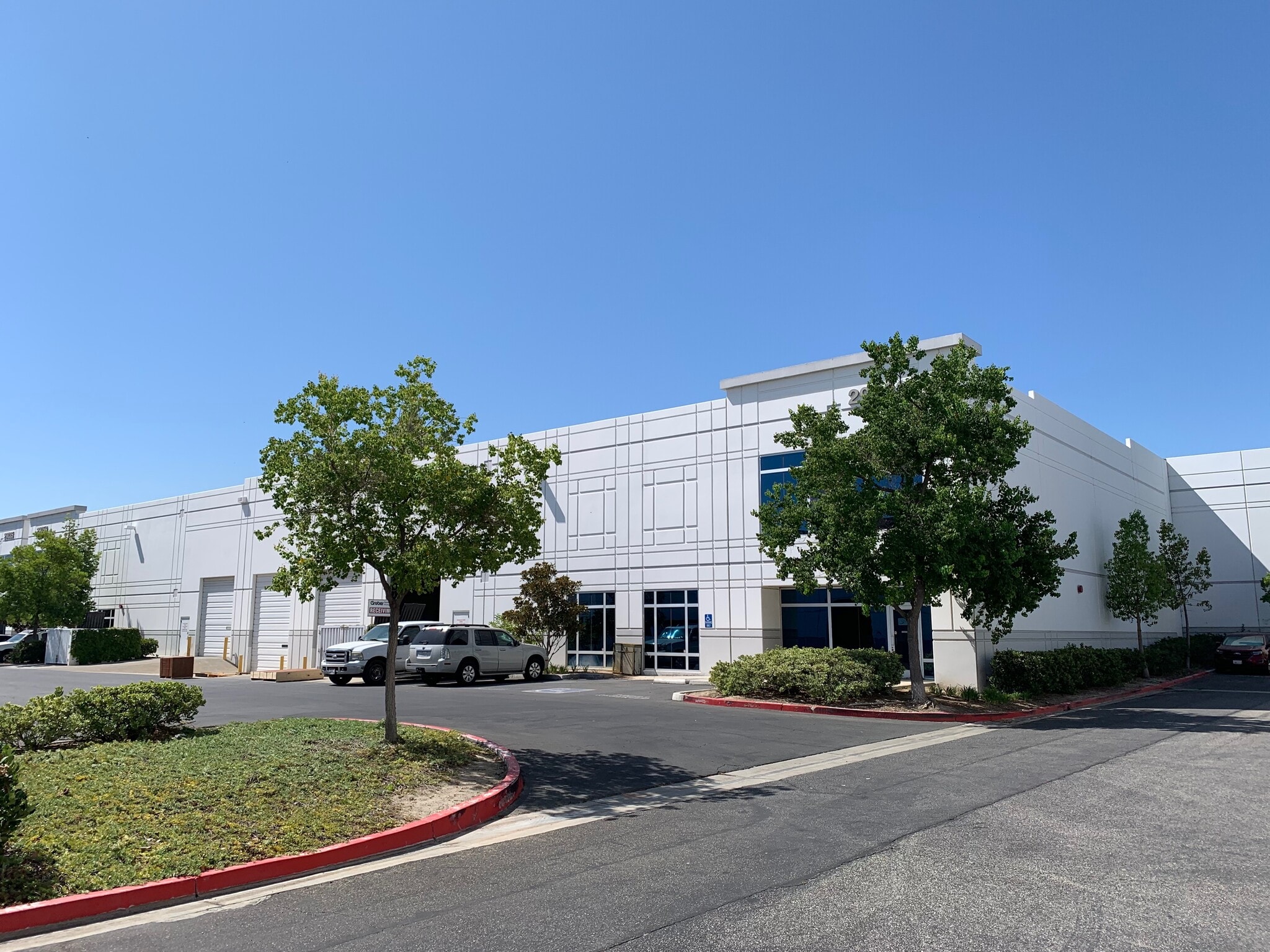 29083 The Old Rd, Valencia, CA for lease Building Photo- Image 1 of 4