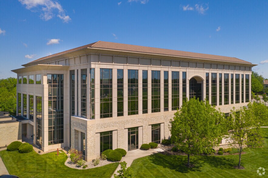 5000 W 134th St, Leawood, KS à louer - Photo du bâtiment - Image 2 de 7