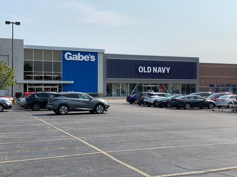 7555-7705 Market Place Dr, Aurora, OH for lease - Building Photo - Image 2 of 5