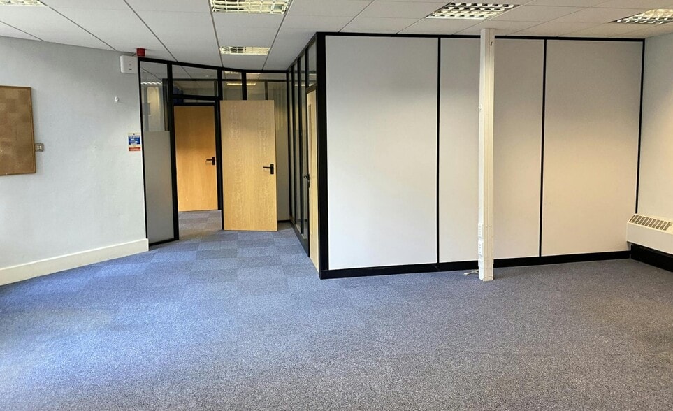 Office in Peterborough for lease - Interior Photo - Image 3 of 4