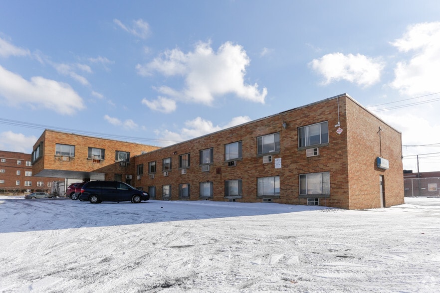 2000 Lee Rd, Cleveland Heights, OH à louer - Photo du bâtiment - Image 3 de 3