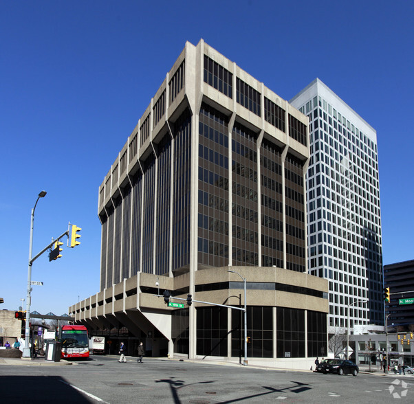 1901 N Moore St, Arlington, VA à vendre - Photo du bâtiment - Image 1 de 1