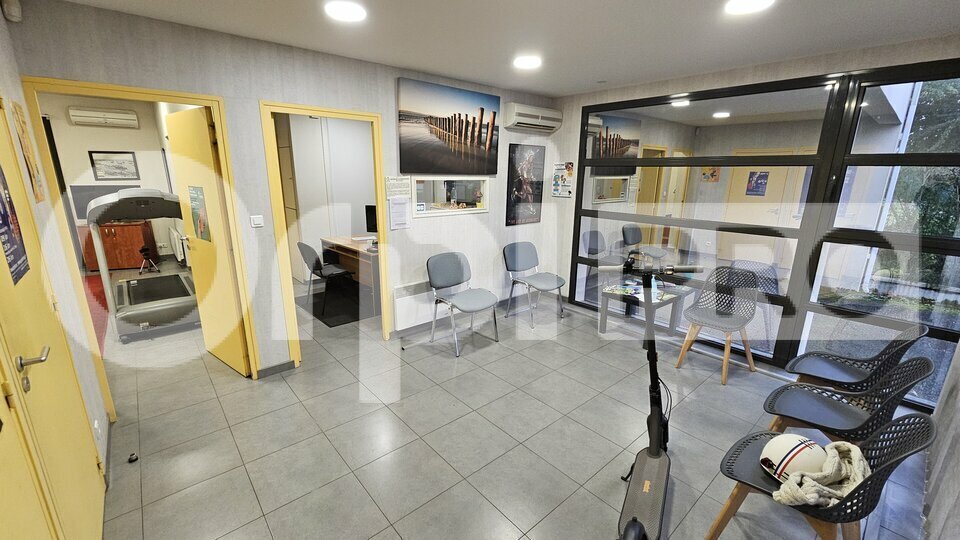 Office in Pessac for lease Interior Photo- Image 1 of 12
