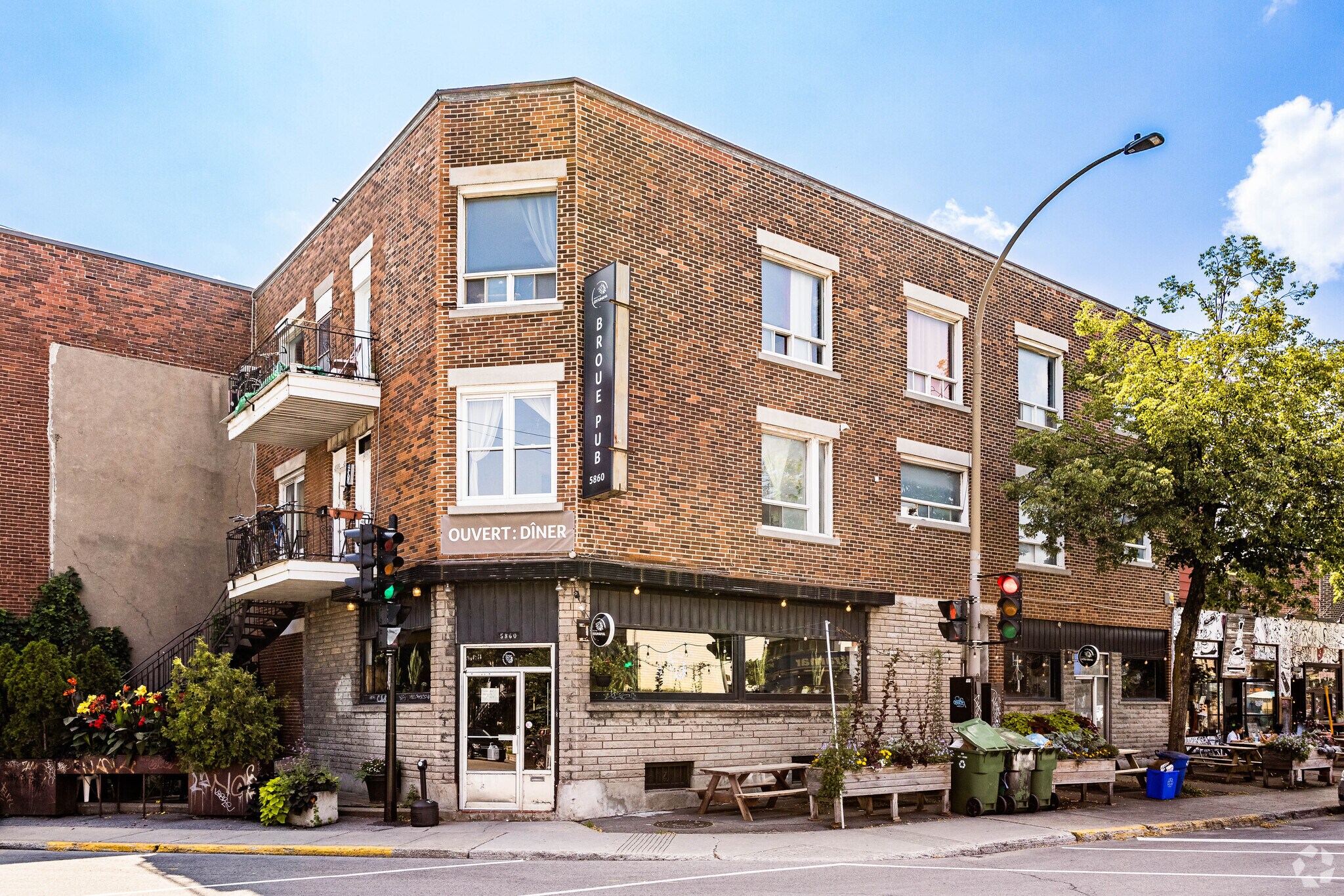 2031-2047 Rue Des Carrières, Montréal, QC à vendre Photo principale- Image 1 de 1