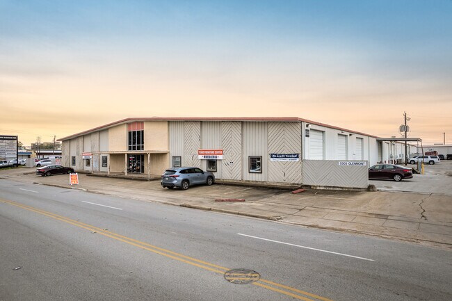 More details for 5303 Glenmont Dr, Houston, TX - Industrial for Lease