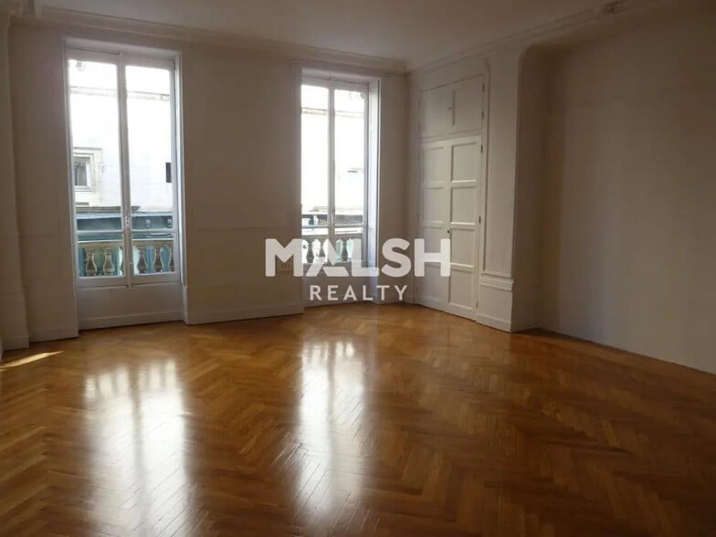 Office in Lyon for lease - Interior Photo - Image 3 of 11