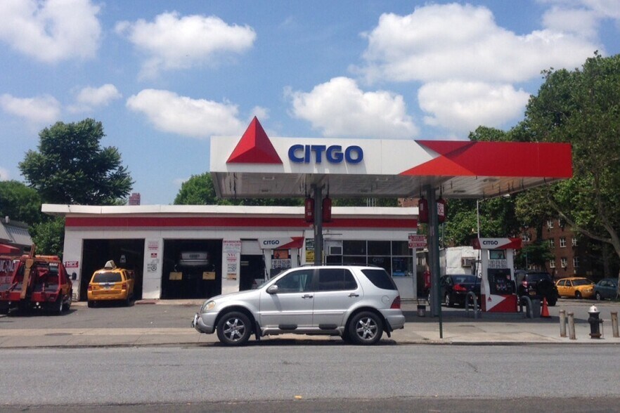 3602 21st St, Long Island City, NY à louer - Photo du bâtiment - Image 1 de 2