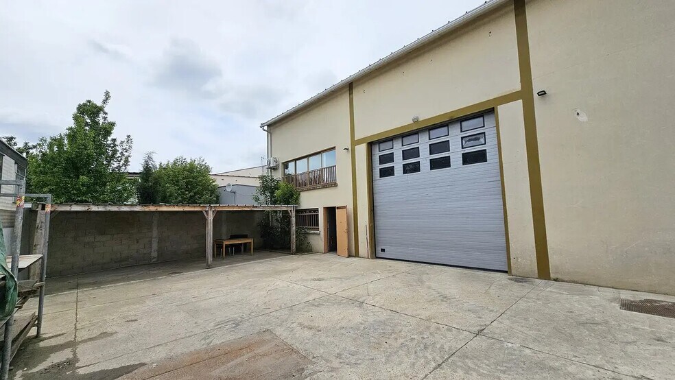 Flex dans Crosne à louer - Photo du bâtiment - Image 1 de 1