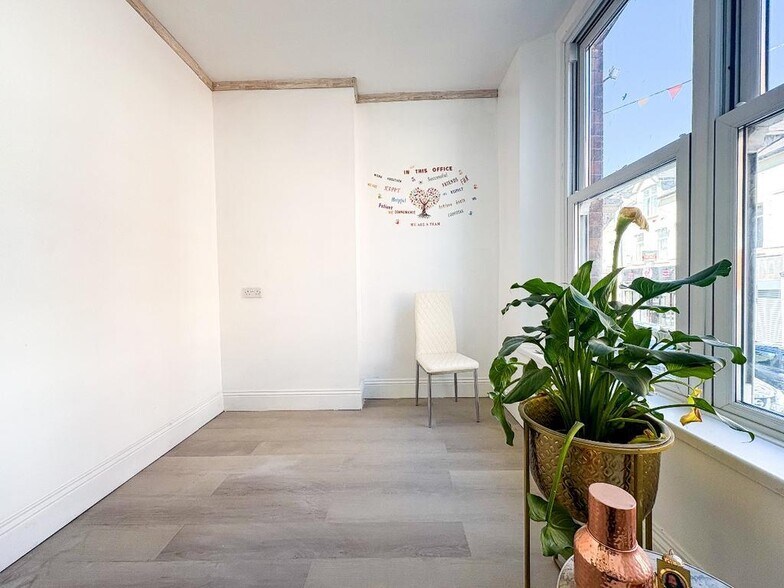 71A Bethcar St, Ebbw Vale à louer - Photo du bâtiment - Image 3 de 9