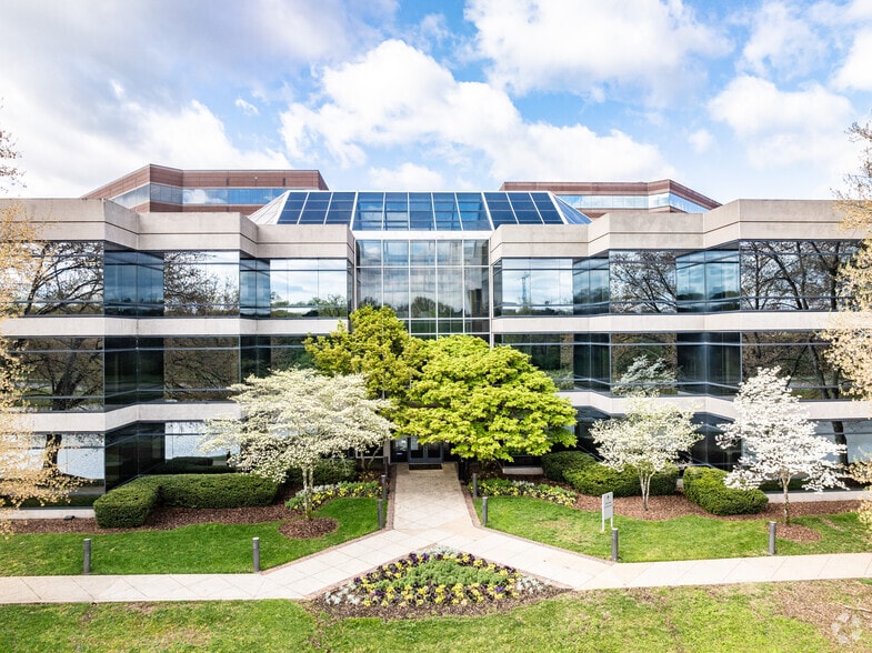 1 Burton Hills Blvd, Nashville, TN à louer - Photo du bâtiment - Image 3 de 13
