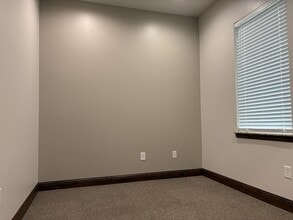 4645 Avon Ln, Frisco, TX for lease Interior Photo- Image 2 of 9