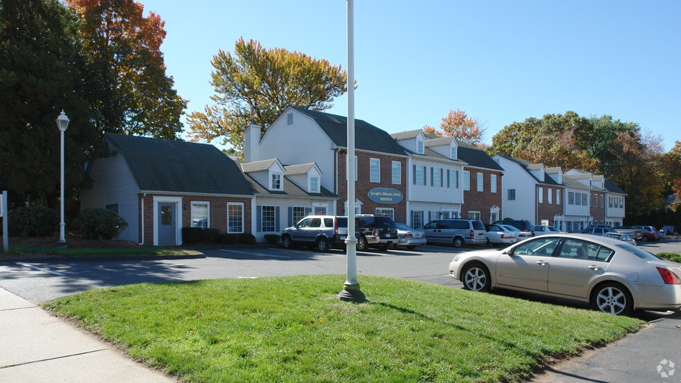 200 W Center St, Manchester, CT for lease - Building Photo - Image 3 of 11
