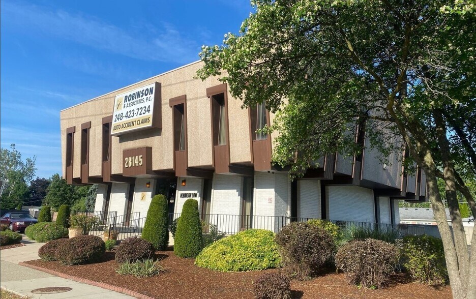 28145 Greenfield Rd, Southfield, MI à louer - Photo du bâtiment - Image 2 de 2