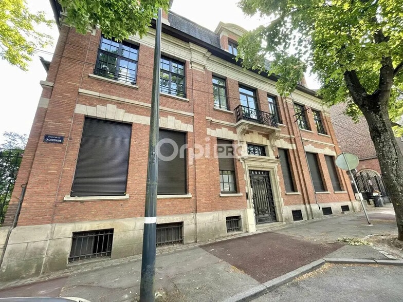 Office in Roubaix for lease - Building Photo - Image 2 of 7