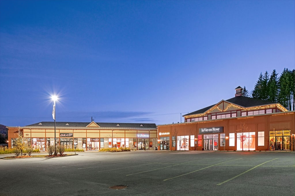 2555 Rue De L'aulnaie Mont Tremblant Qc, Mont-tremblant, QC for lease Primary Photo- Image 1 of 6