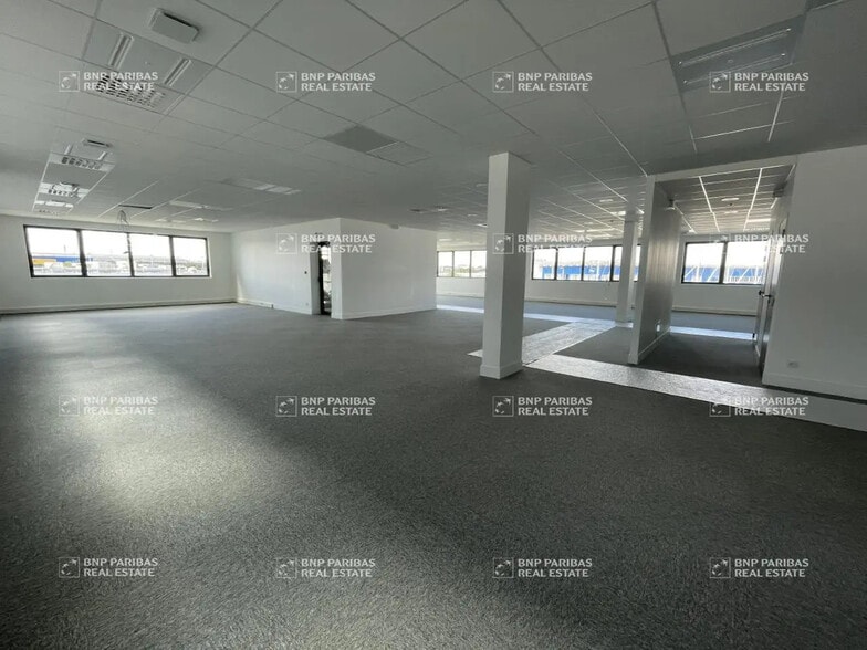 6 Rue Victor Schoelcher, Saint-Herblain for lease - Building Photo - Image 1 of 48