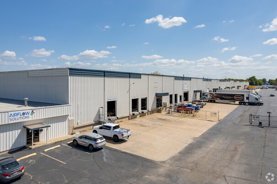 11505-11541 E Pine St, Tulsa, OK à louer - Photo du bâtiment - Image 2 de 5