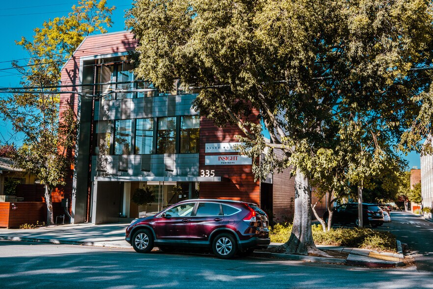 335 Bryant St, Palo Alto, CA à louer - Photo du bâtiment - Image 3 de 6