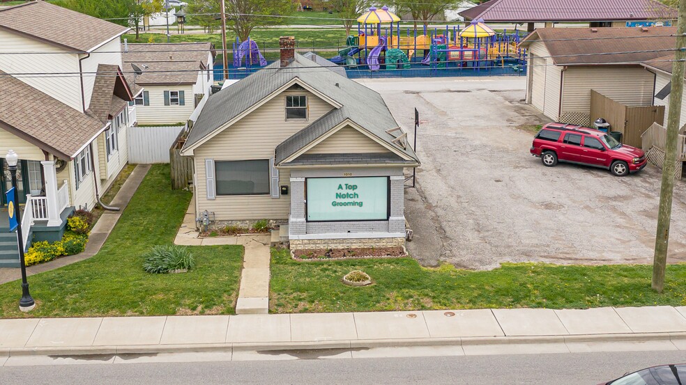 1010 E 10th St, Jeffersonville, IN à vendre - Photo du bâtiment - Image 1 de 1