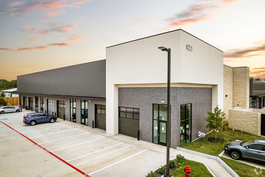 4231 S Main St, Stafford, TX à louer - Photo du bâtiment - Image 2 de 47