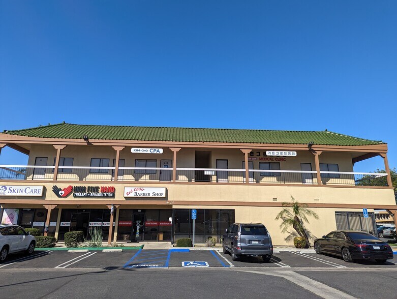 9828 Garden Grove Blvd, Garden Grove, CA à louer - Photo du bâtiment - Image 2 de 4