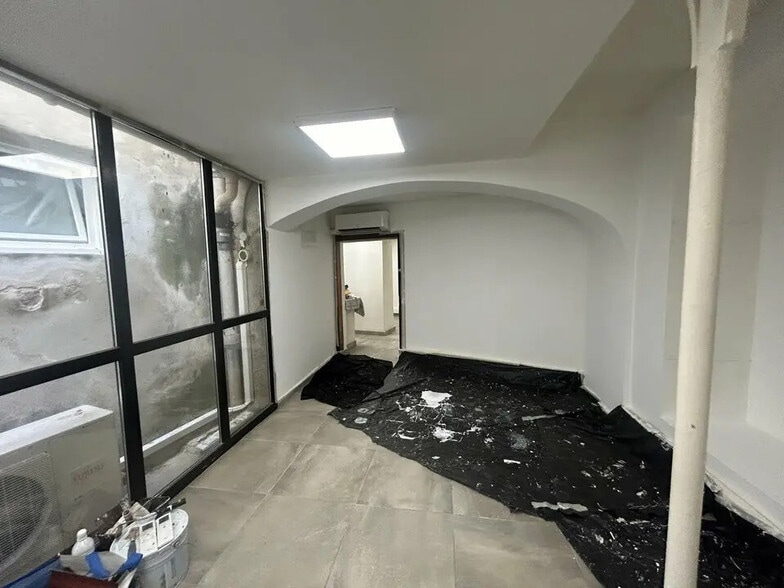 Office in Avignon for lease - Interior Photo - Image 3 of 7