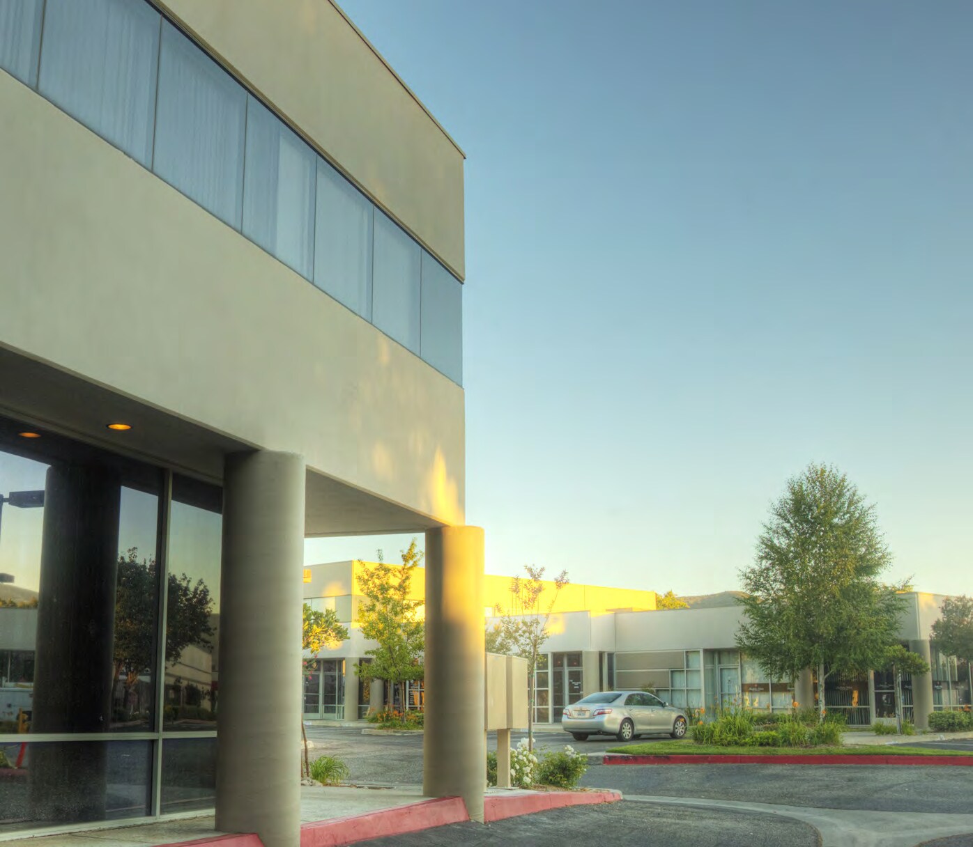 27576 Commerce Center Dr, Temecula, CA for lease Building Photo- Image 1 of 4
