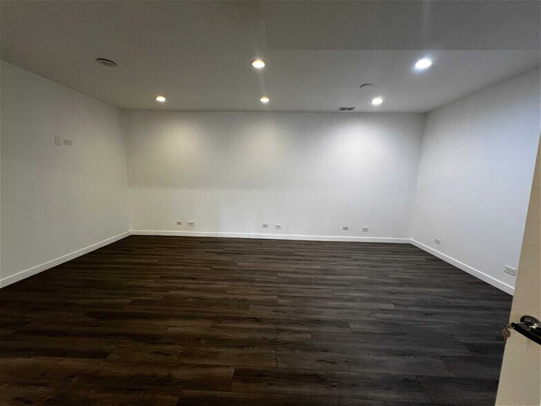 201 E Ohio St, Chicago, IL for lease - Interior Photo - Image 2 of 12