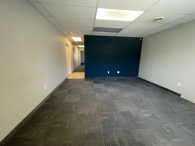 6223 W Deschutes Ave, Kennewick, WA for lease - Building Photo - Image 3 of 9