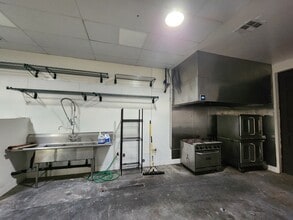 620 N La Brea Ave, Inglewood, CA for lease Interior Photo- Image 2 of 9