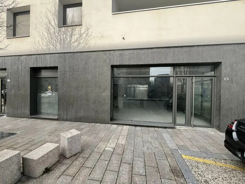 Retail in Saint-Priest for lease Building Photo- Image 1 of 5