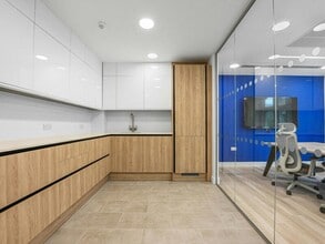 6 Kean St, London for lease Interior Photo- Image 2 of 6