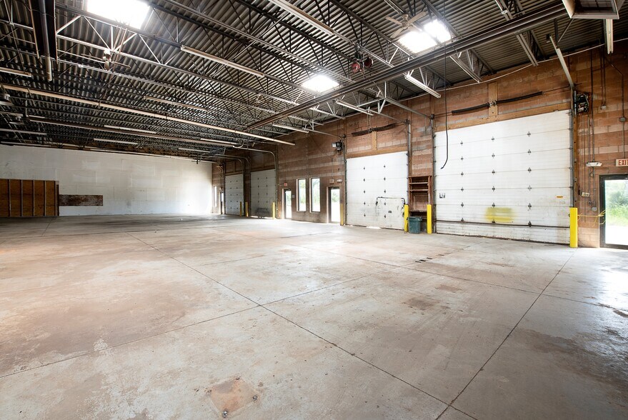 7516 Tyler Blvd, Mentor, OH à louer - Photo intérieure - Image 3 de 5