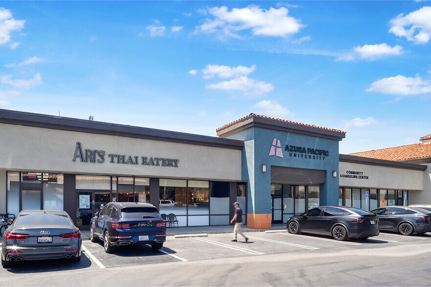 390 N Citrus Ave, Azusa, CA à vendre - Photo du bâtiment - Image 3 de 7