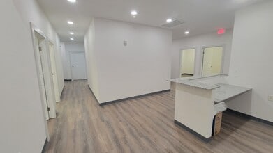 1116 E Walnut St, Seguin, TX à louer Photo intérieure- Image 1 de 5