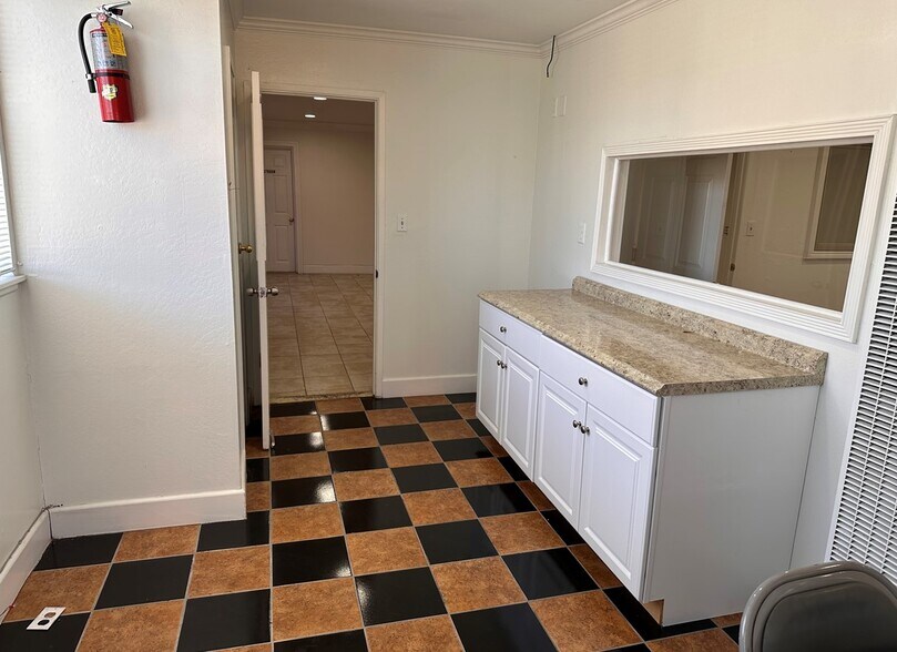 351 N Autumn St, San Jose, CA à vendre - Photo intérieure - Image 3 de 12