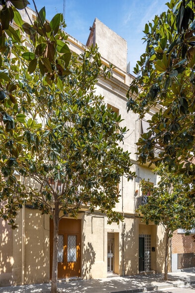 Carrer de Trinxant, 125-127, Barcelone, Barcelona à louer - Photo du bâtiment - Image 2 de 2