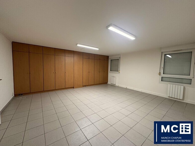 Office in Strasbourg for lease - Interior Photo - Image 1 of 5
