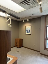 522 Chestnut St, Hinsdale, IL for lease Interior Photo- Image 2 of 8