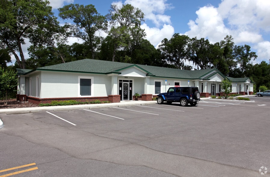 844 N Stone St, Deland, FL à vendre - Photo du bâtiment - Image 2 de 49