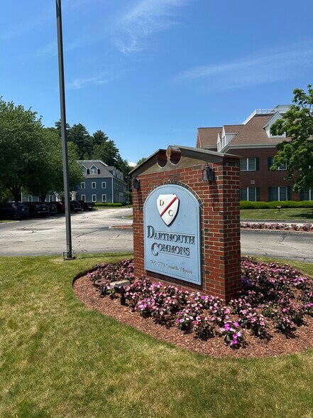 769 S Main St, Manchester, NH à louer - Photo du bâtiment - Image 2 de 27