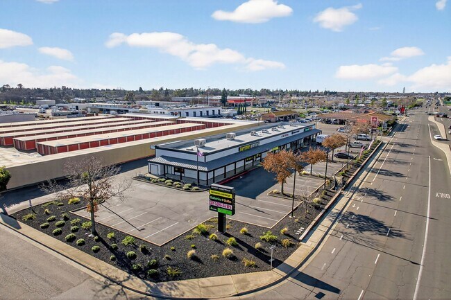 Plus de détails pour 2500 Zanella Way, Chico, CA - Commerce de détail à louer