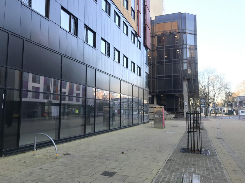 32 Isambard Brunel Rd, Portsmouth for lease - Building Photo - Image 3 of 16