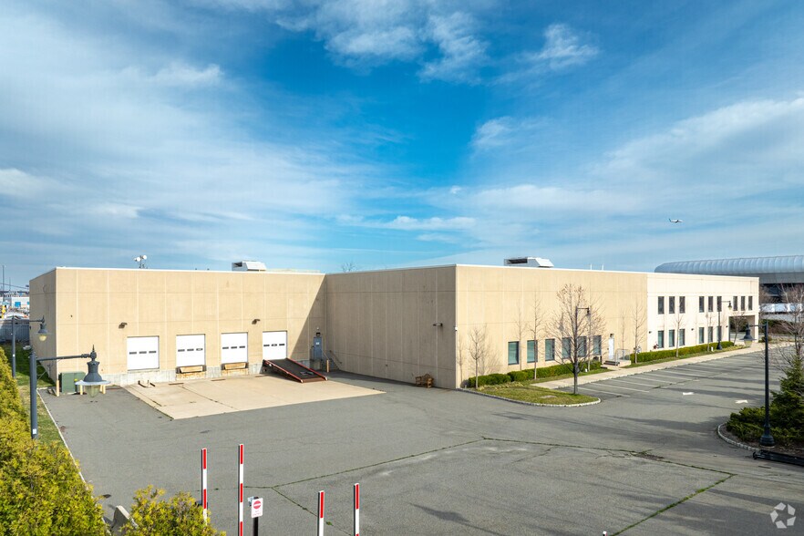 600 Guyon Dr, Harrison, NJ à vendre - Photo du bâtiment - Image 3 de 10
