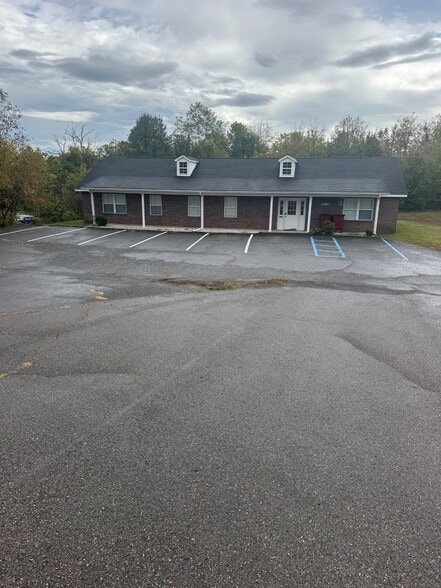 2882 Boones Creek Rd, Johnson City, TN for lease - Building Photo - Image 1 of 4