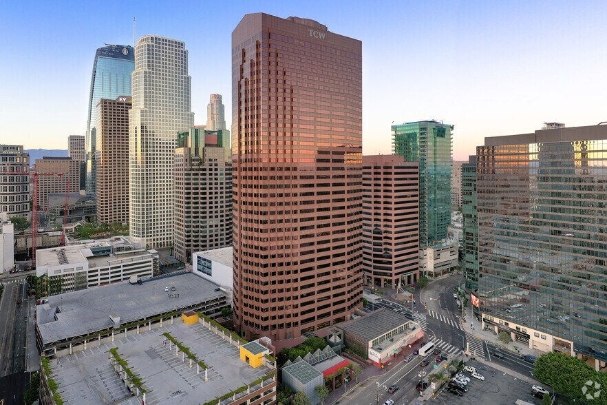 865 S Figueroa St, Los Angeles, CA à louer - Photo du bâtiment - Image 2 de 5