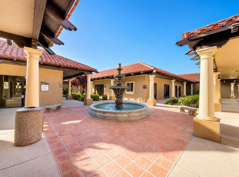 5620 W Thunderbird Rd, Glendale, AZ à vendre - Photo du bâtiment - Image 2 de 13