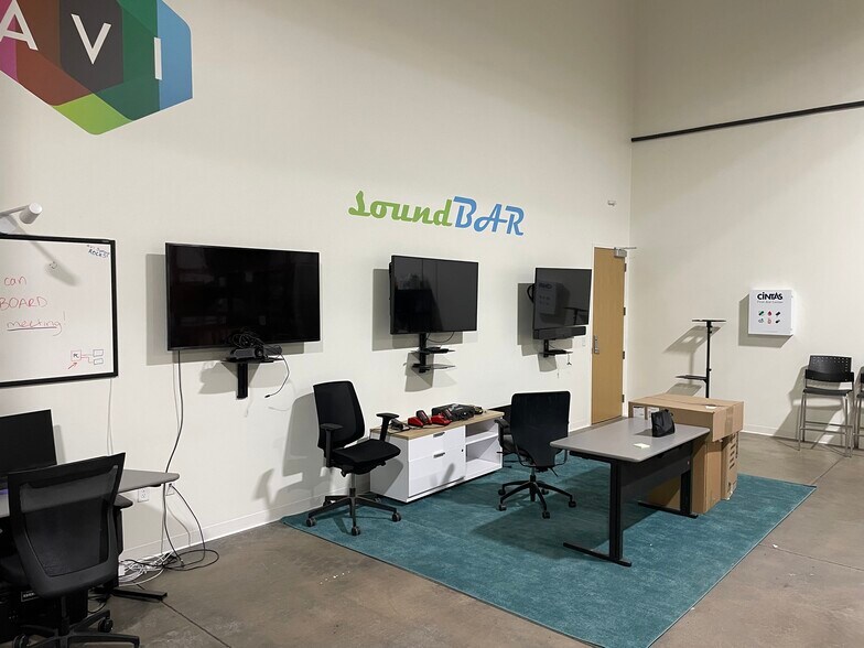 W6483 Design Dr, Greenville, WI à louer - Photo du bâtiment - Image 2 de 9