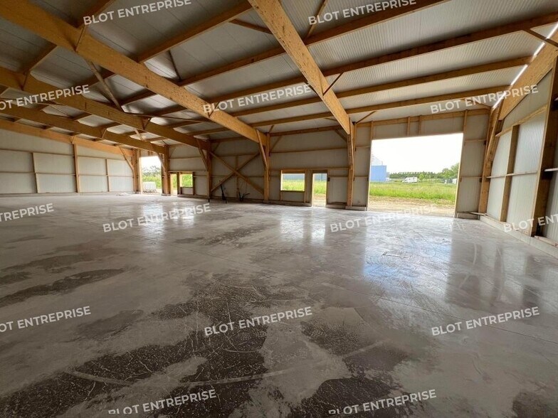 Industrial in Pléchâtel for lease - Interior Photo - Image 2 of 3